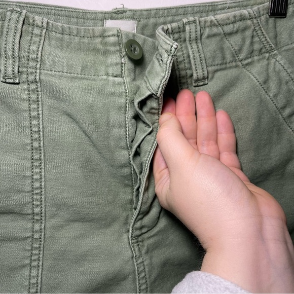 Gap women’s olive green utility pockets summer high waisted shorts in size US 8 - Picture 5 of 9
